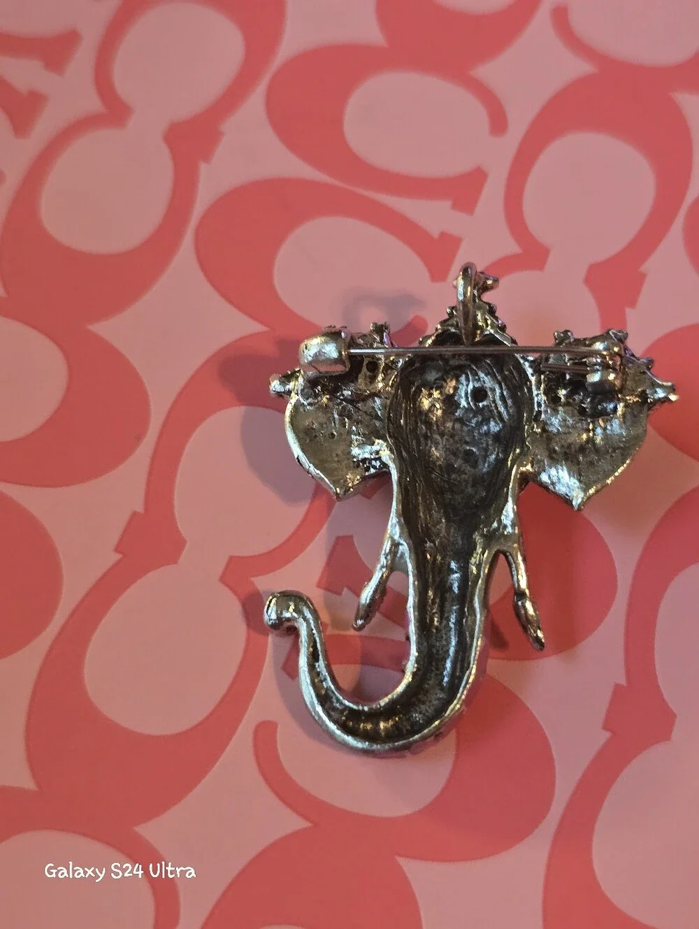 Beautiful Elephant Brooch NEW
